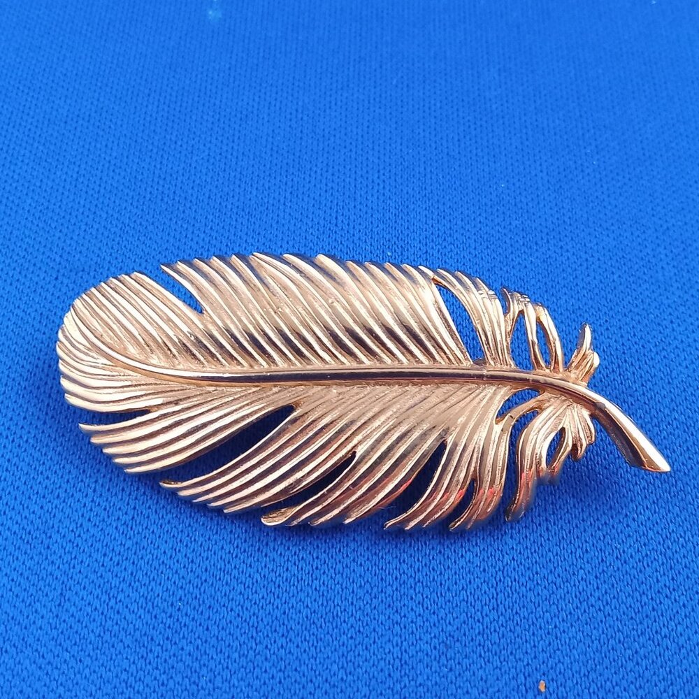 Vintage mid century gold tone feather pin